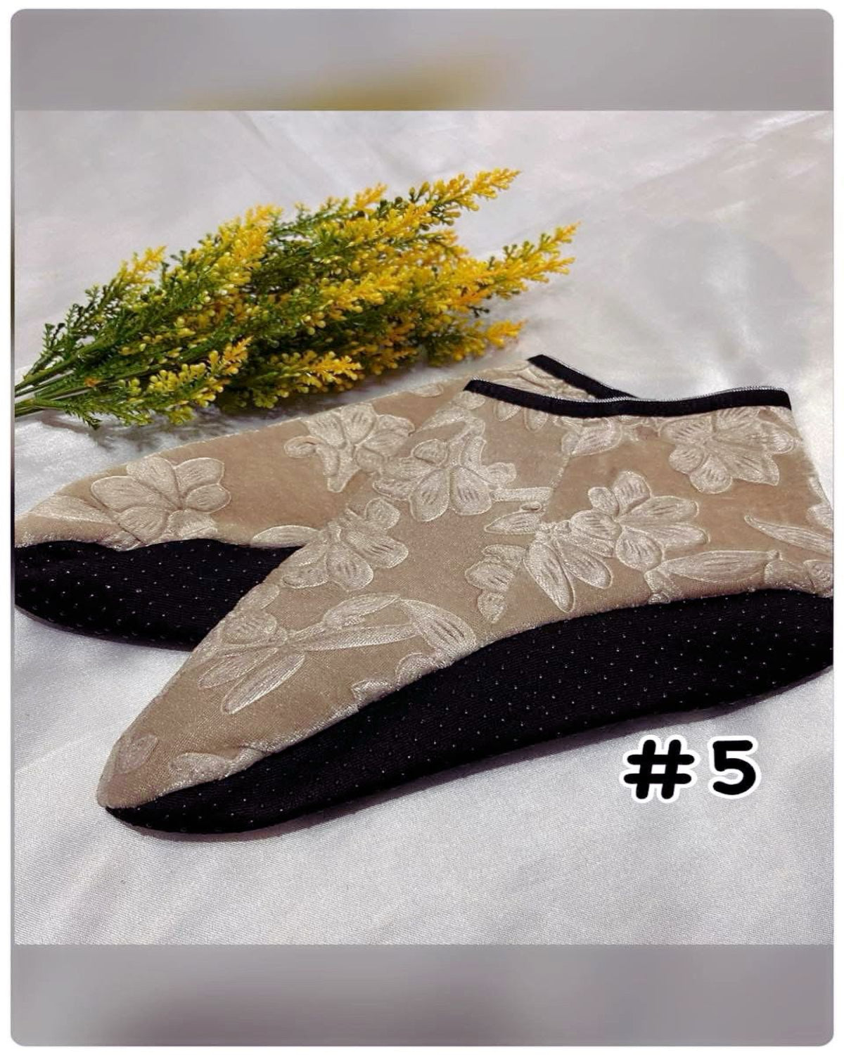 Bundle Anti Slip Tawaf Socks & Sejadah Travel (BNDL- 1003)
