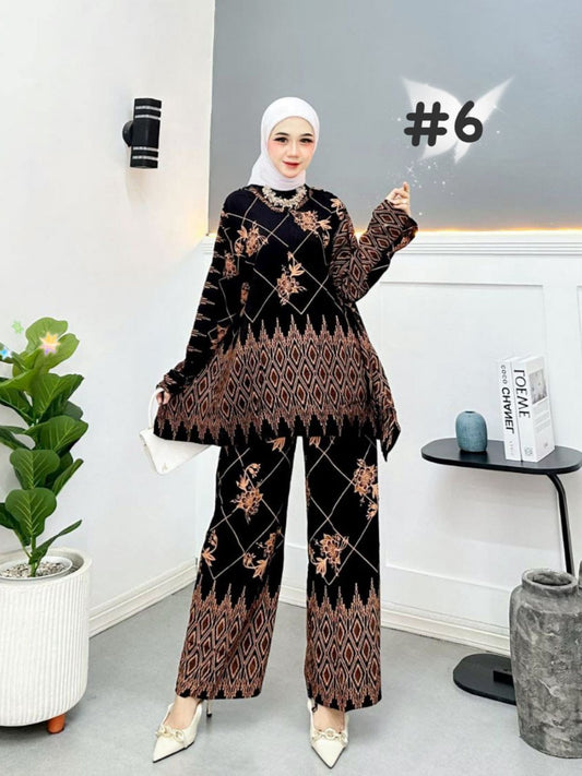 Stylish Muslimah in Black Checkered Batik Pants Suits model 6 (#ANT) – Modern Modesty with Elegant Batik Detailing